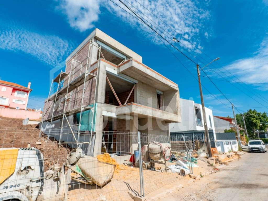 Moradia T4 em construção | Piscina | Vista panorâmica | Famões - Grande imagem: 4/60
