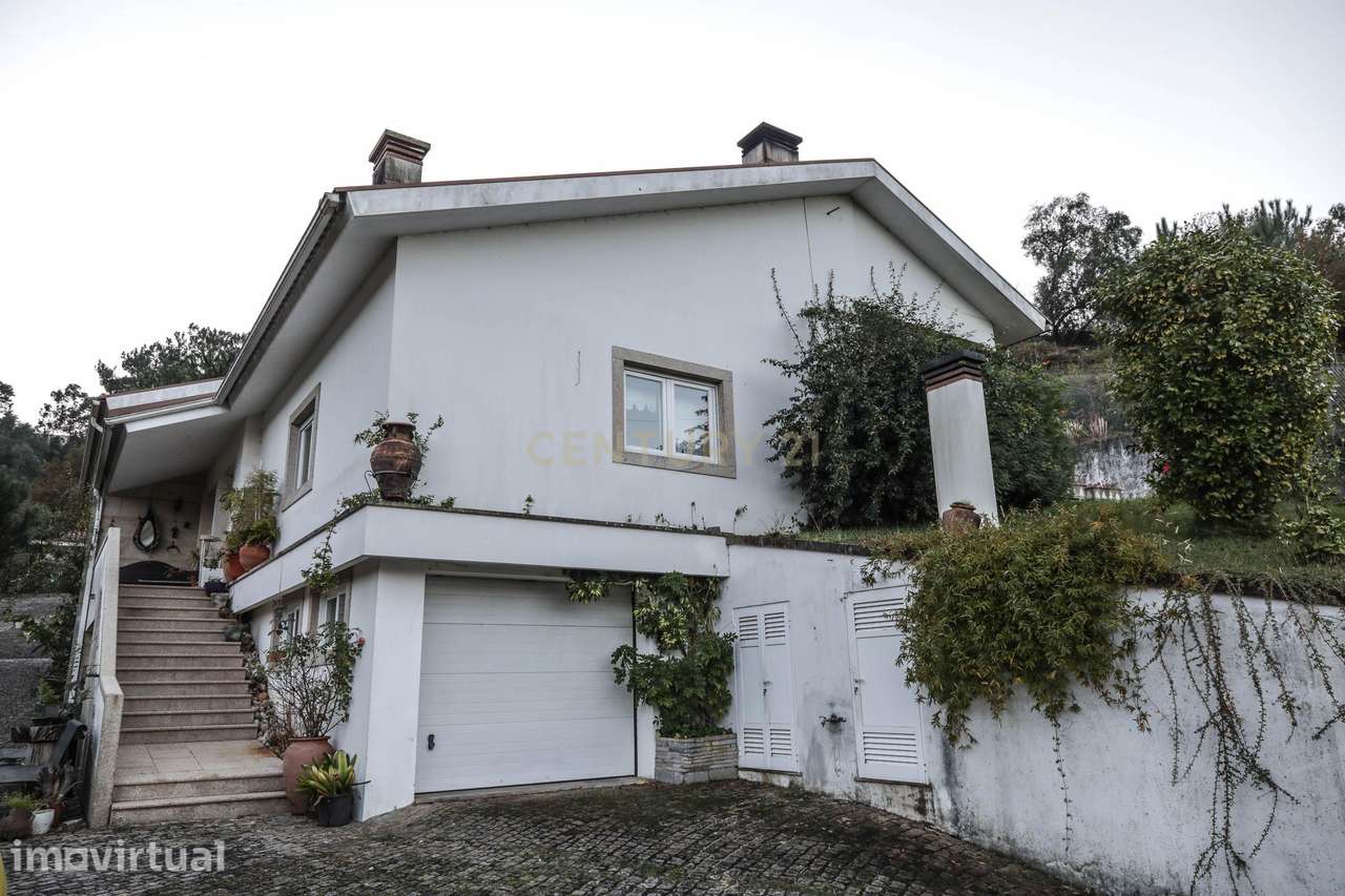 Moradia com três quartos situada numa propriedade em Monção. - Grande imagem: 2/56
