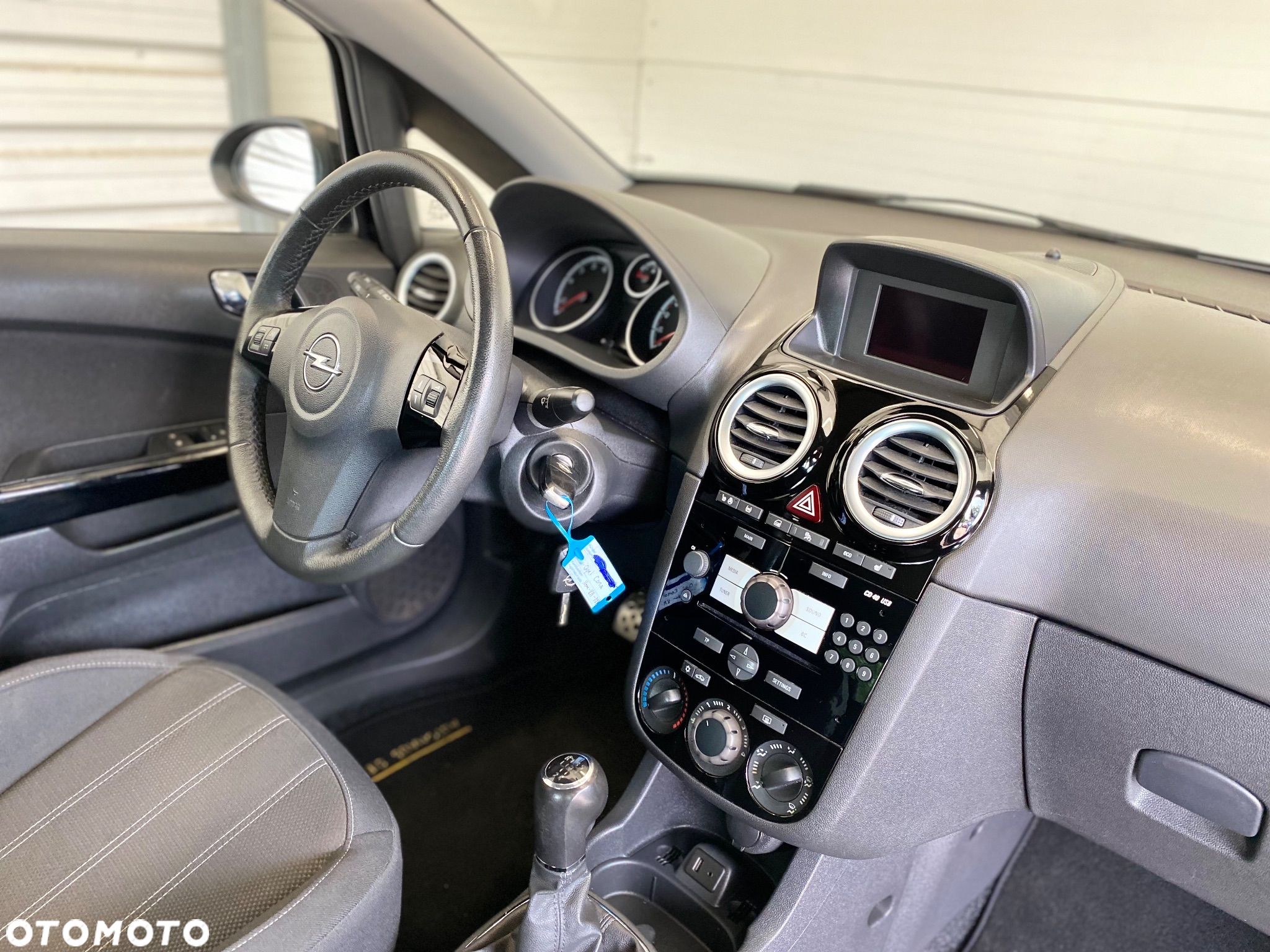 Opel Corsa 1.4 16V Color Edition - 12