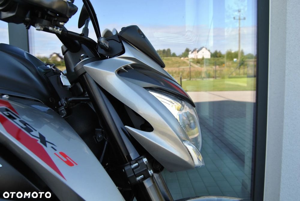 Suzuki GSX - 14