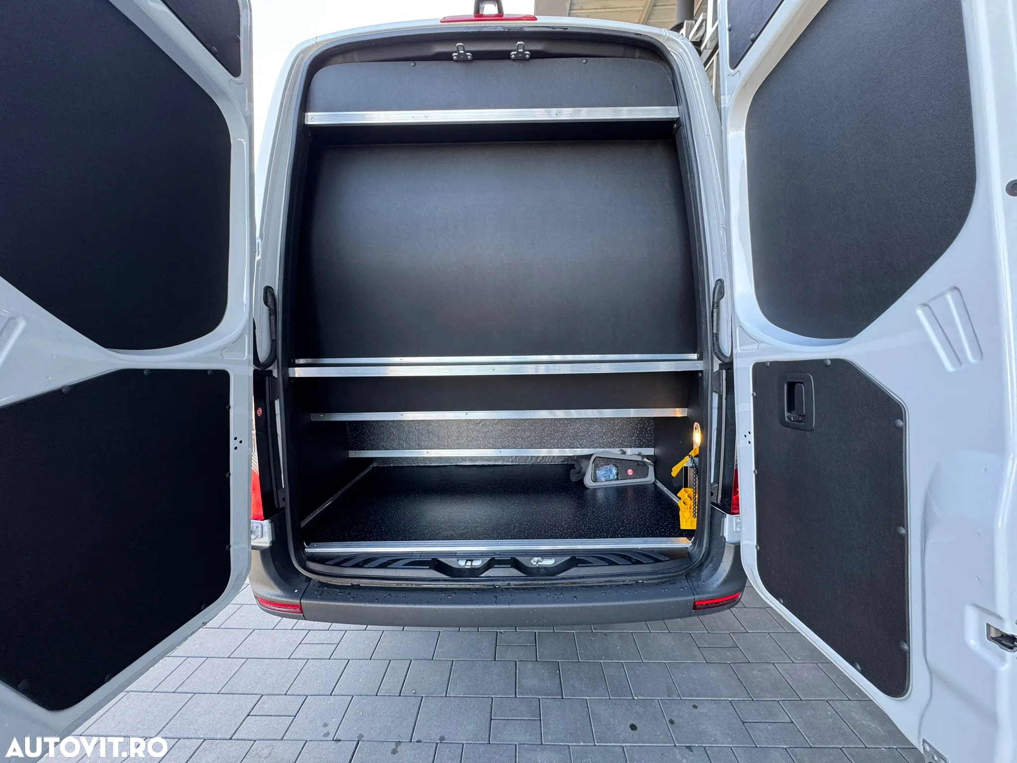 Mercedes-Benz Sprinter - 7