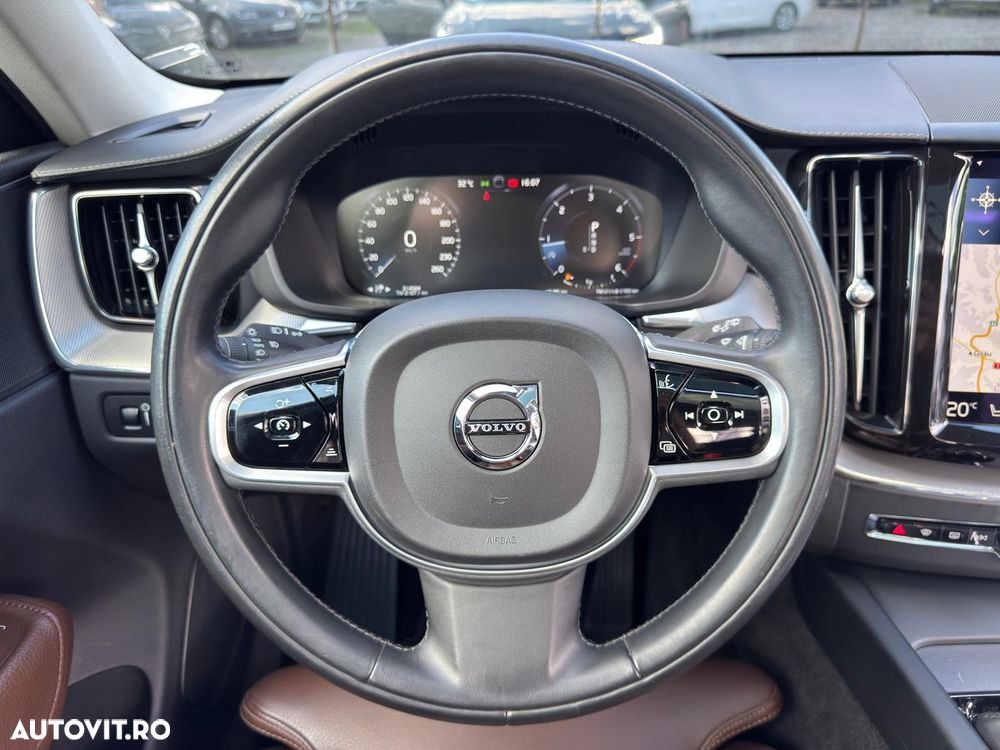 Volvo XC 60 D5 AWD Geartronic Inscription - 24