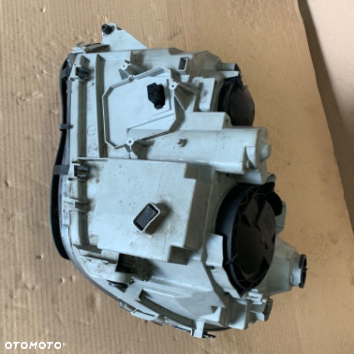 MERCEDES C 203 lampa xenon prawa europa uszkodzona - 5