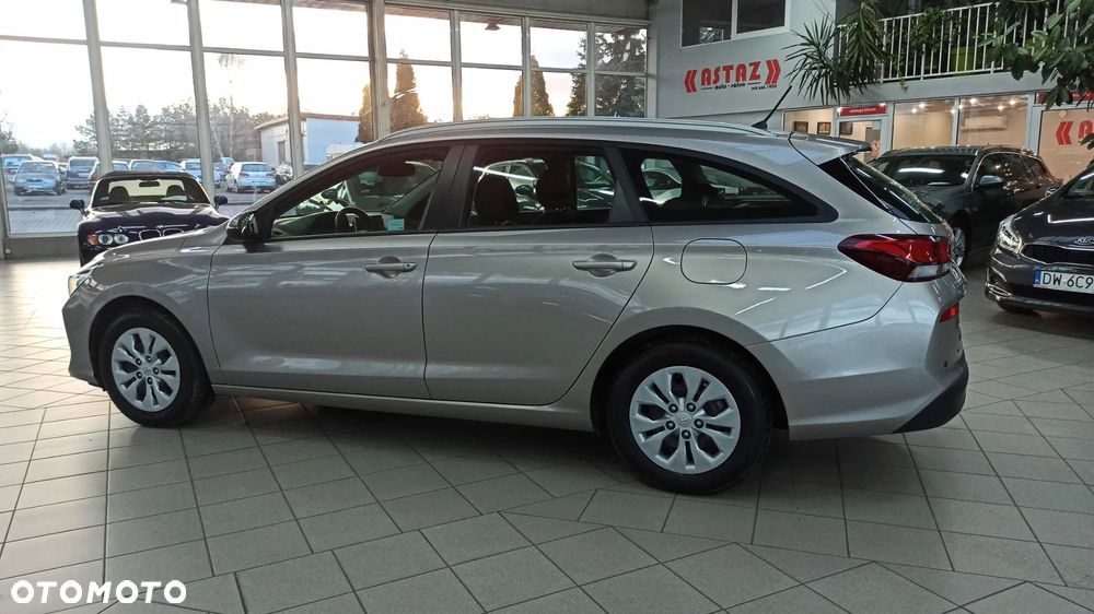 Hyundai i30 1.5 DPI Classic + - 10