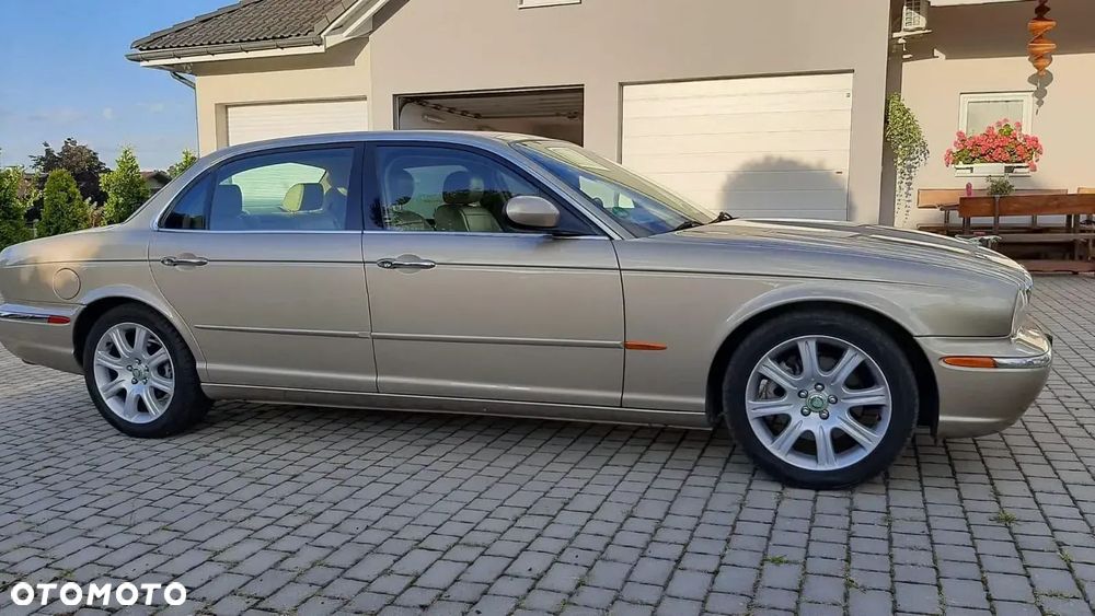 Jaguar XJ - 1