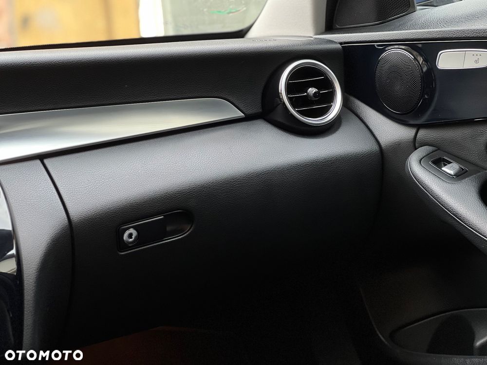 Mercedes-Benz Klasa C 220 CDI BlueEff Edition Avantgarde - 38