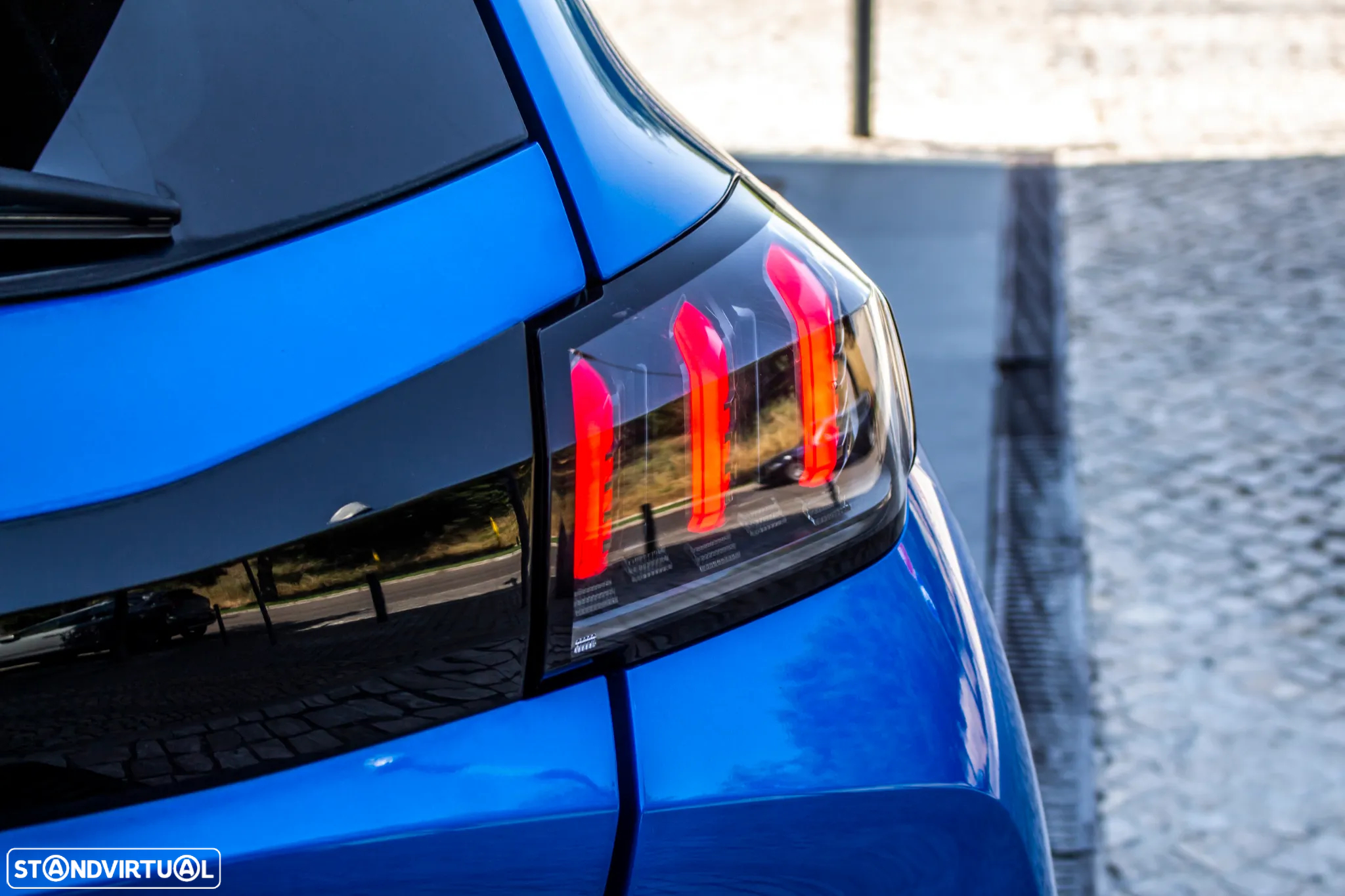Peugeot 208 1.2 PureTech GT EAT8 - 11