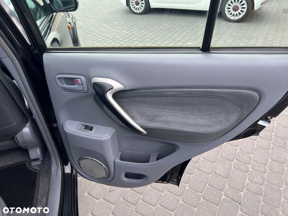 Toyota RAV4 2.0 VVT-i 4x4 - 25