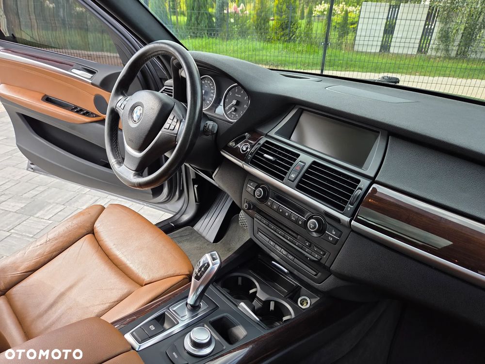 BMW X5 xDrive48i - 33