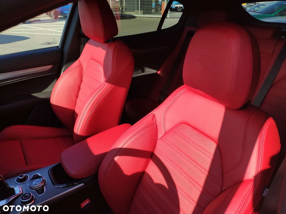 Alfa Romeo Stelvio 2.0 Turbo Veloce Q4 - 11
