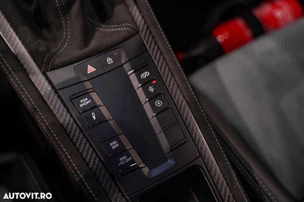 Porsche Cayman 718 GT4 RS - 17