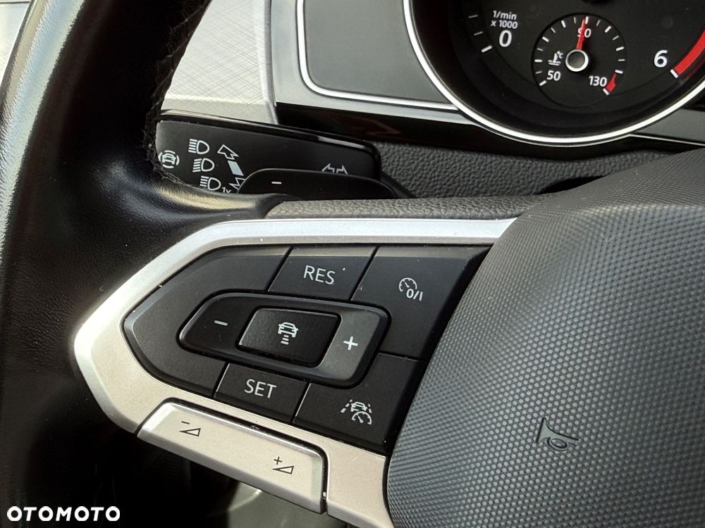 Volkswagen Passat 2.0 TDI SCR DSG Business - 28
