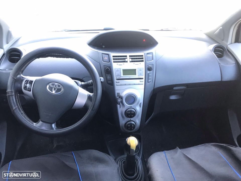 Toyota Yaris 1.4 D-4D 5P 2007 - Para Peças - 5