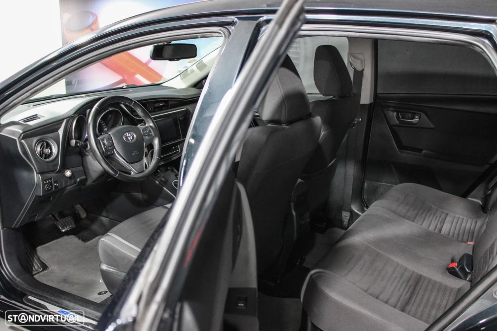 Toyota Auris 1.8 HSD Comfort +P.Techno+P.Sport - 11