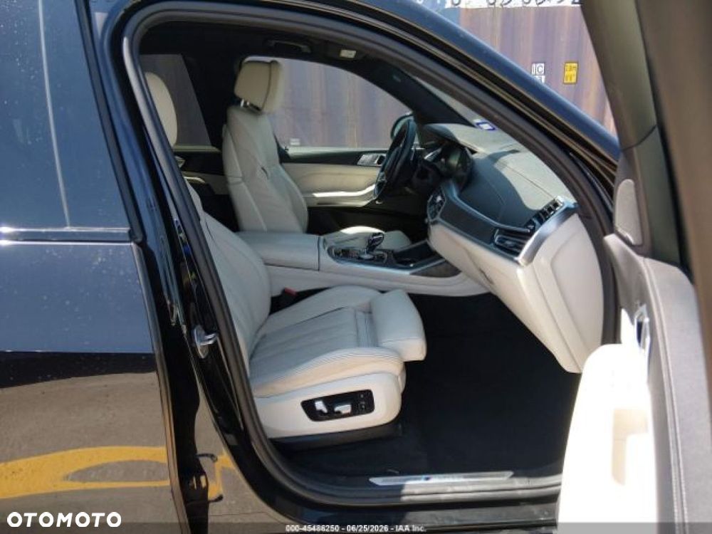 BMW X7 - 7