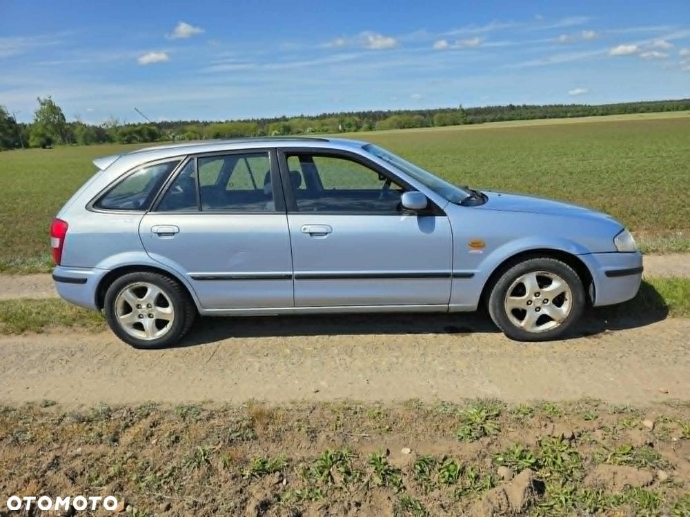 Mazda 323F - 7