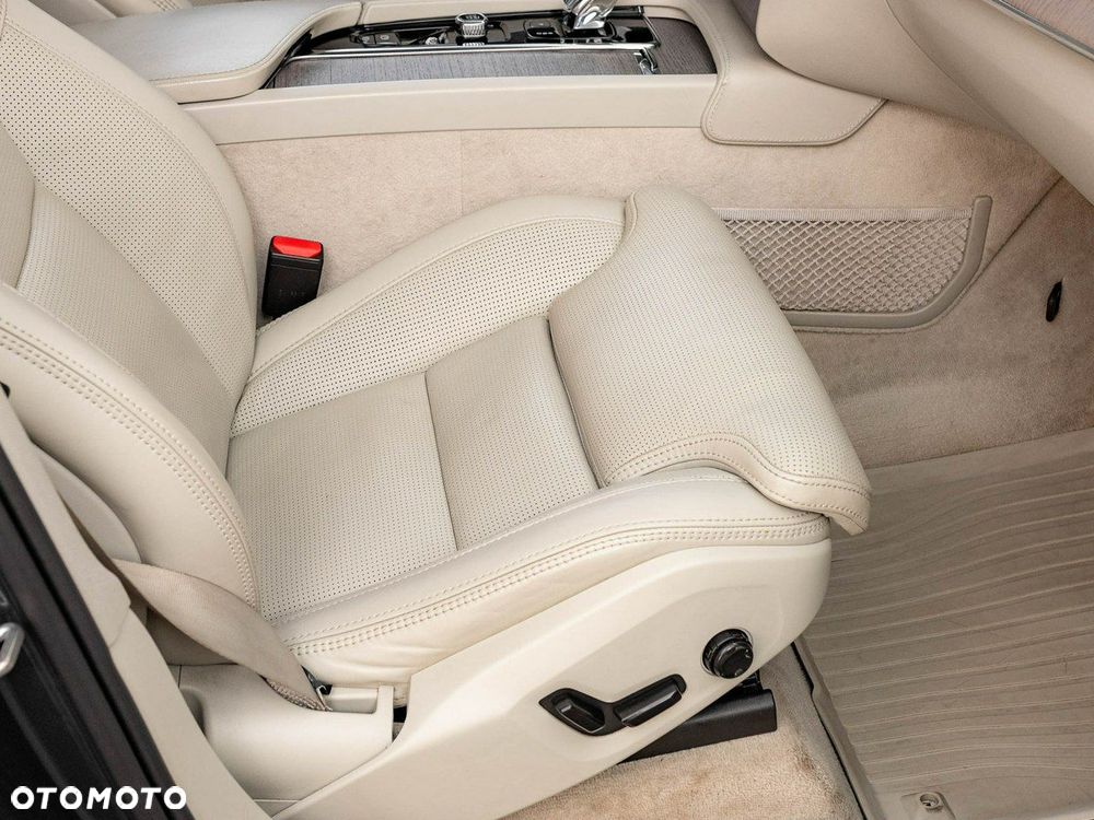 Volvo XC 90 B5 D AWD Inscription 7os - 32