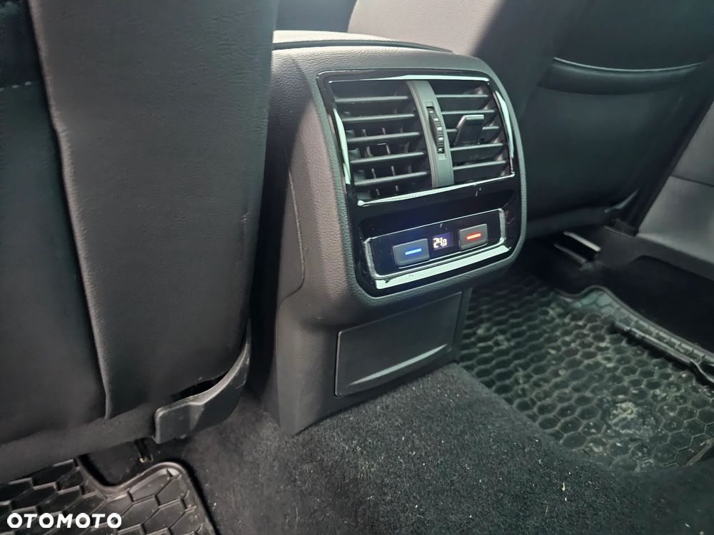 Volkswagen Passat 2.0 TDI SCR DSG Highline - 30