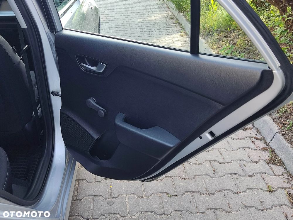 Kia Rio - 16