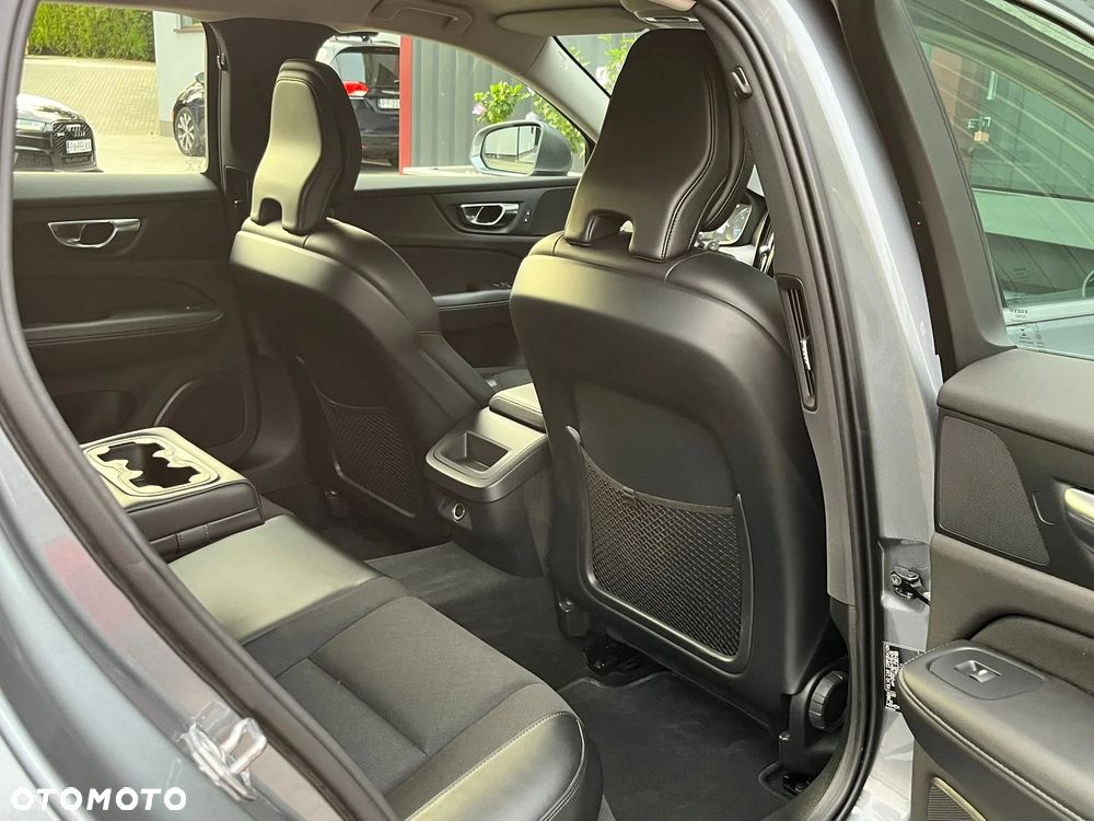 Volvo V60 D4 Momentum Pro - 30