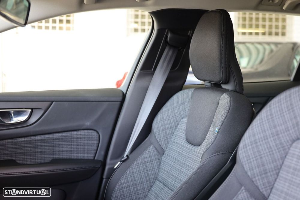 Volvo V60 2.0 B4 Momentum Geartronic - 5