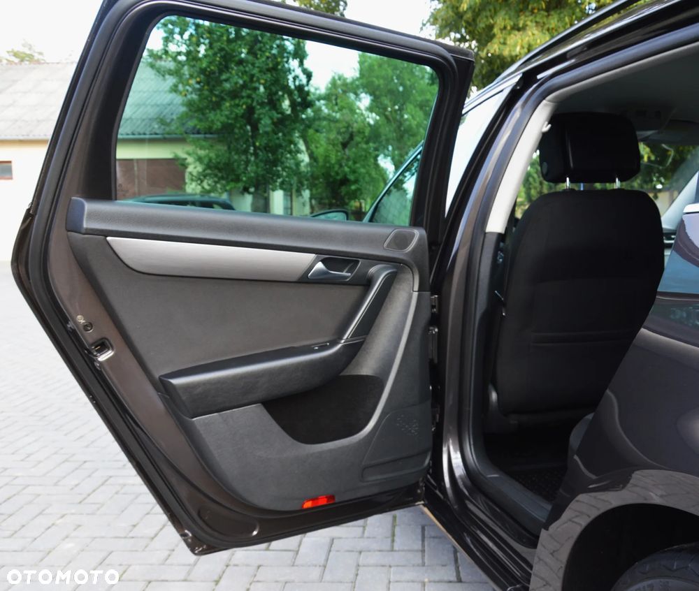Volkswagen Passat - 32