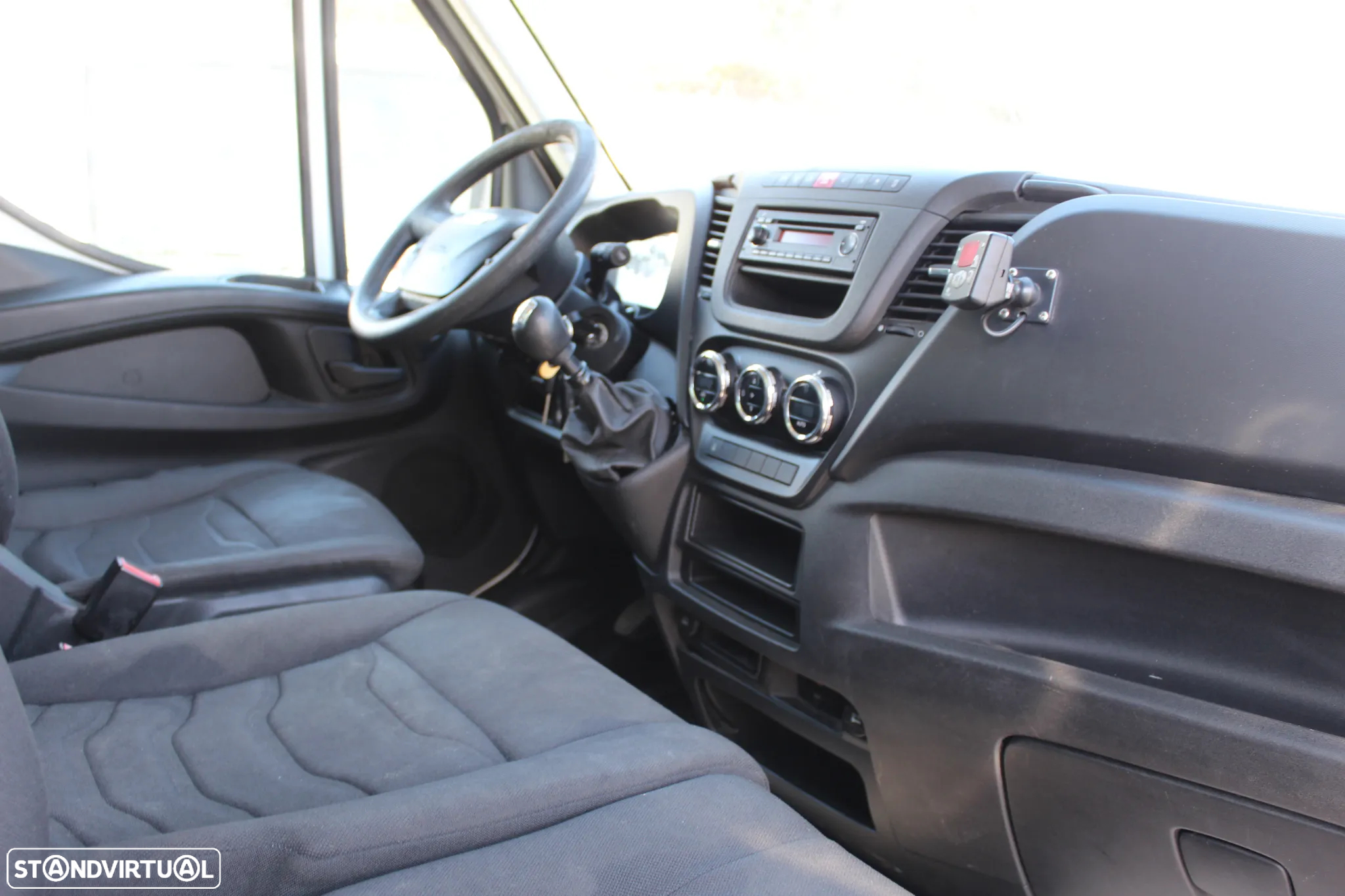 Iveco DAILY 35-130 FRIGORIFICO // CARRIER XARIOS 500 - 9