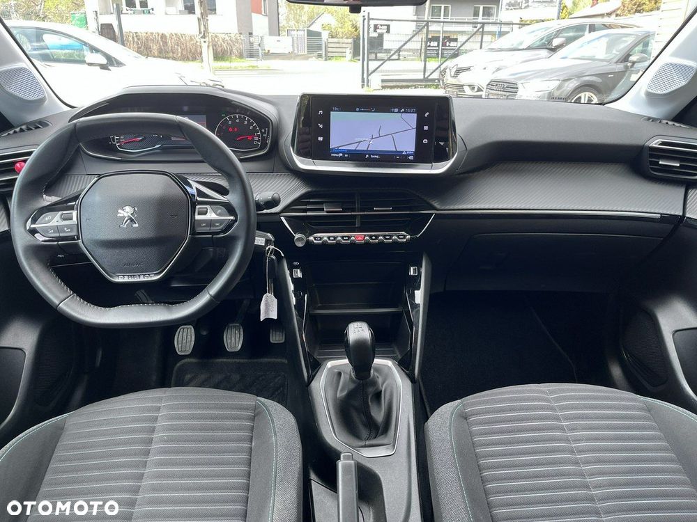 Peugeot 208 - 16
