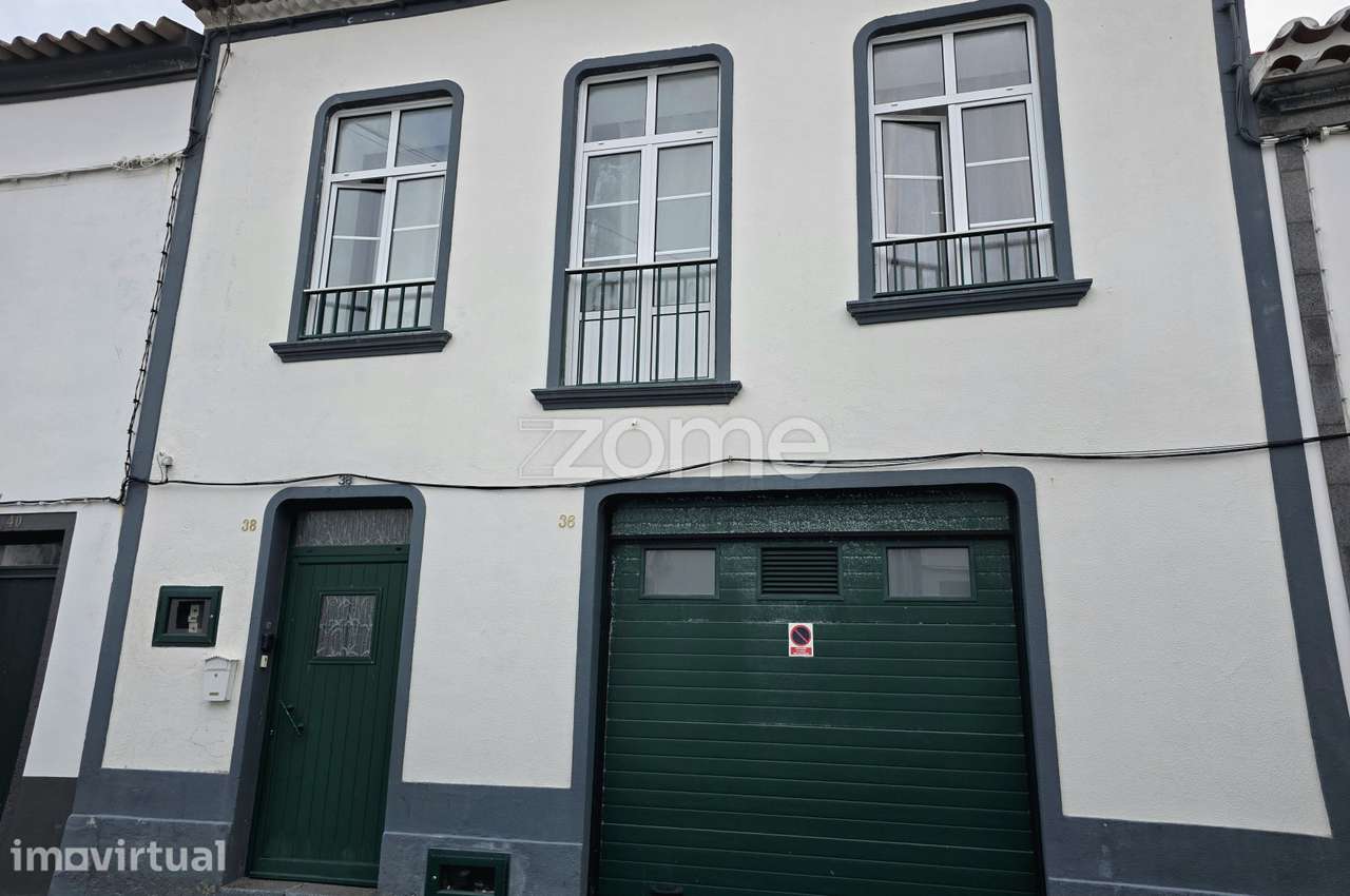 Moradia T3 no Centro da Ribeira Grande - Grande imagem: 2/27