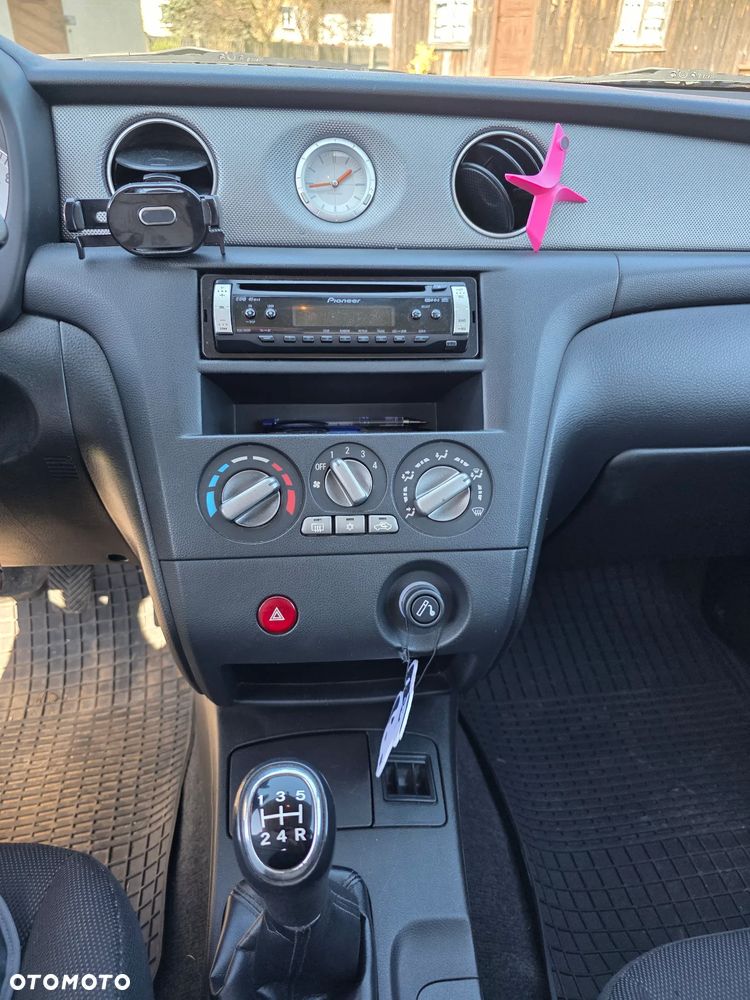 Mitsubishi Outlander 2.0 Intense DAKAR - 10