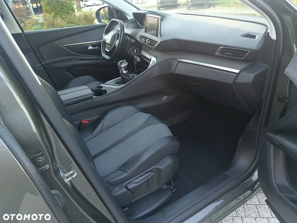 Peugeot 3008 1.5 BlueHDi Allure S&S - 19