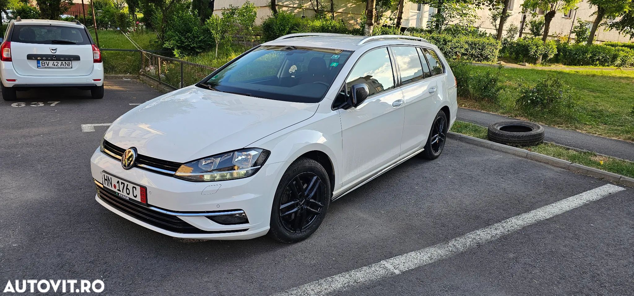 Volkswagen Golf - 1