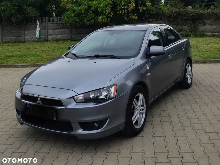 Mitsubishi Lancer 1.6 Invite - 1