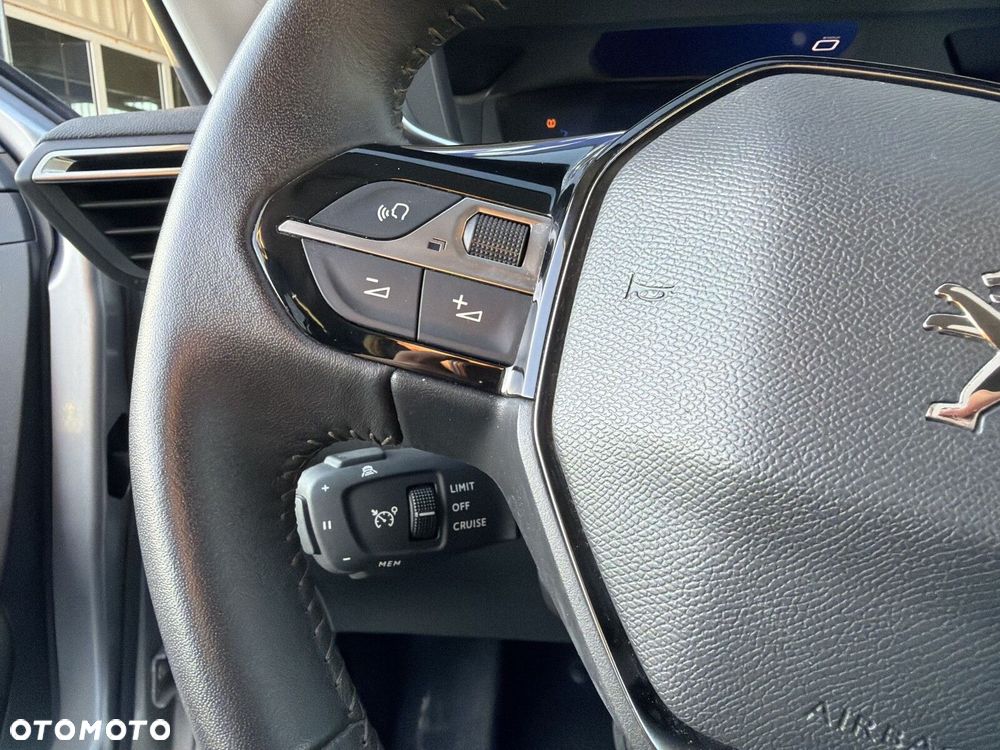 Peugeot 208 - 23
