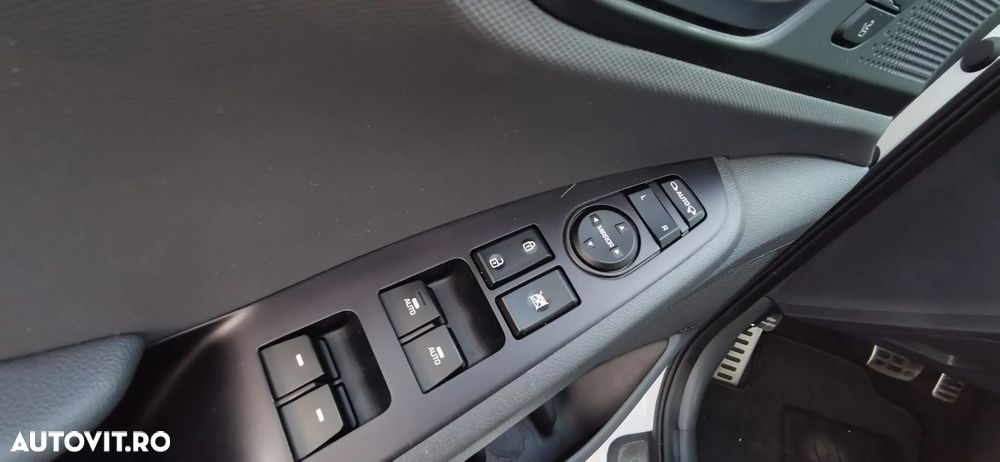 Hyundai IONIQ 1.6 GDI Premium - 27