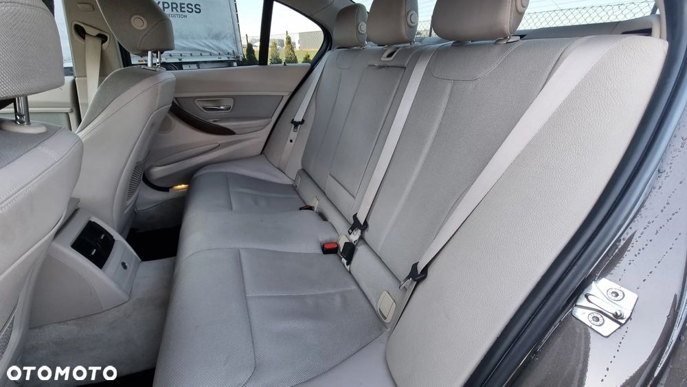 BMW Seria 3 320d Efficient Dynamics Modern Line - 14