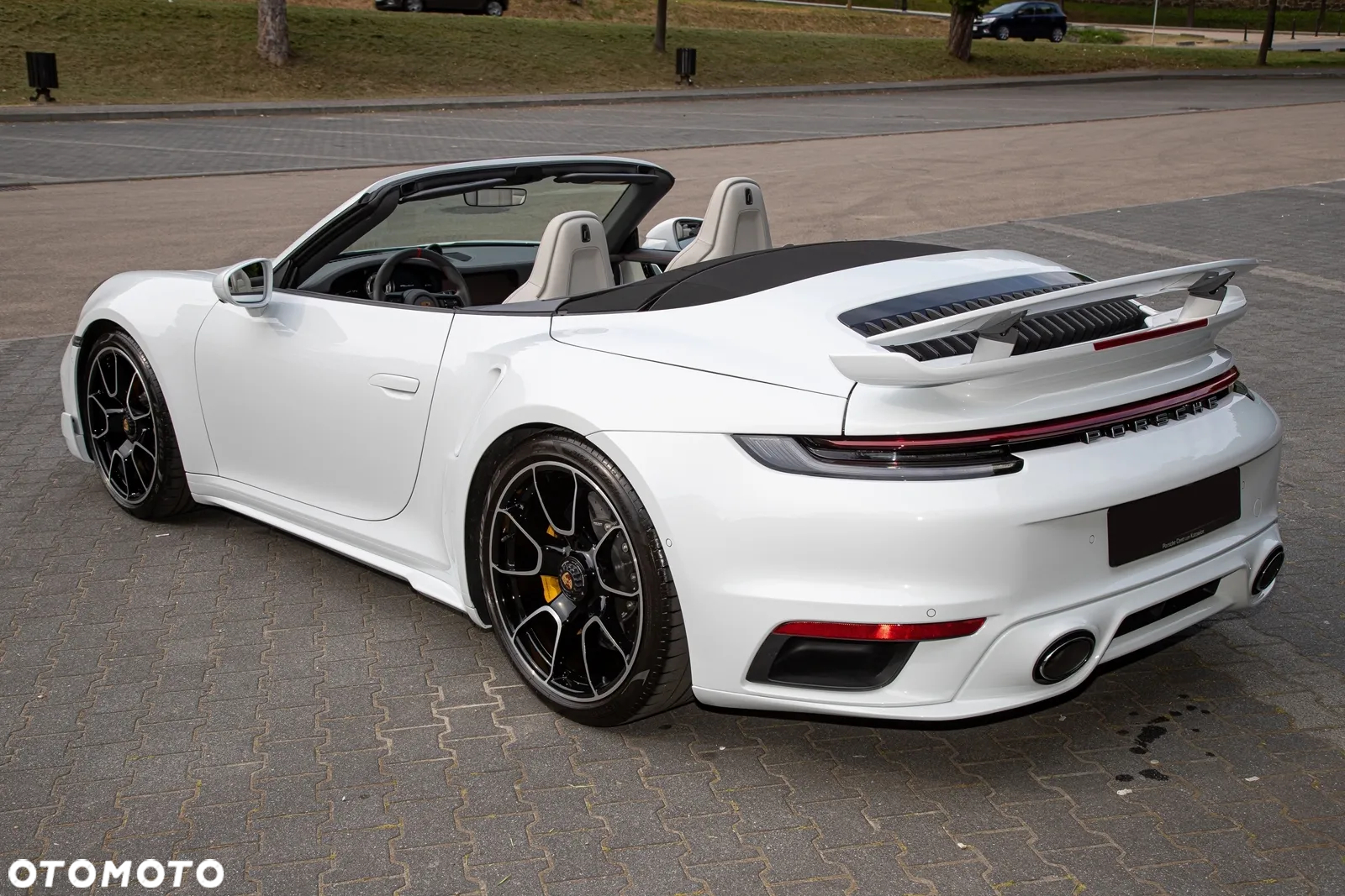 Porsche 911 Carrera Turbo S Cabrio - 15