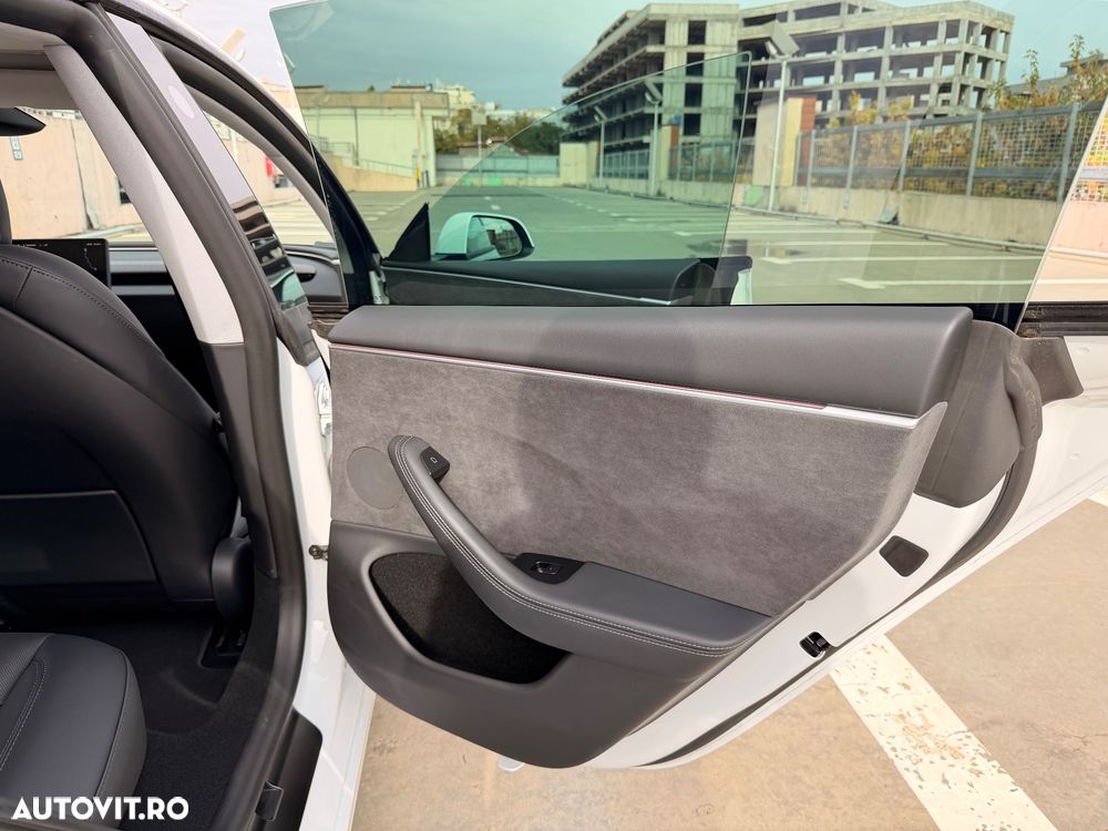Tesla Model 3 Long Range AWD Premium - 26