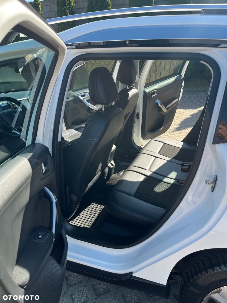 Peugeot 2008 1.6 e-HDi Allure S&S - 11