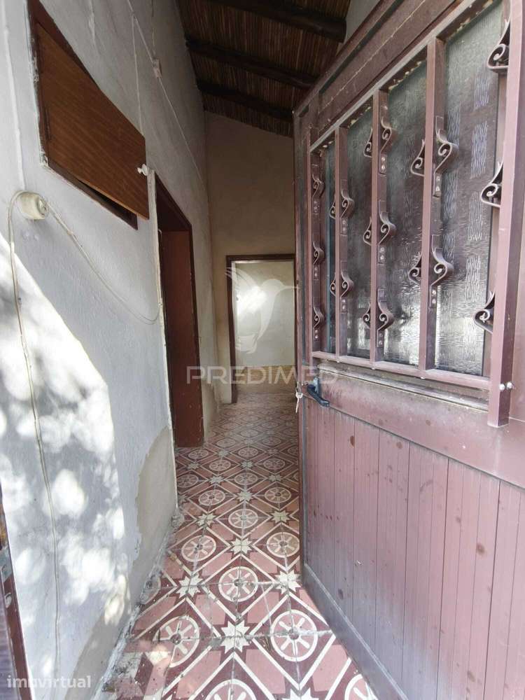 Casa térrea tradicional para recuperar com quintal e garagem - Conc... - Grande imagem: 3/37