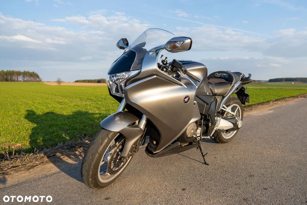 Honda VFR - 2