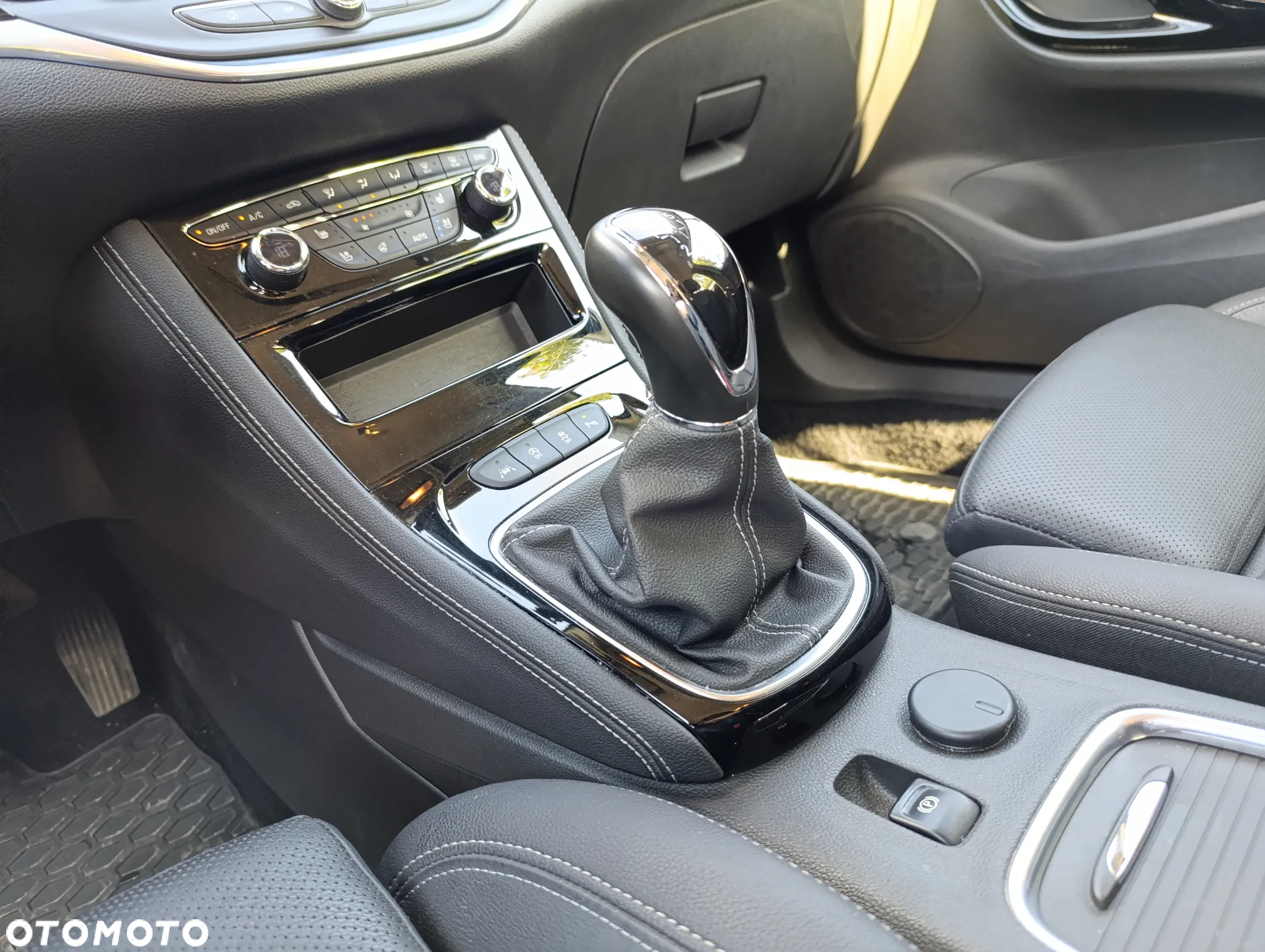 Opel Astra V 1.2 T Elegance S&S - 14