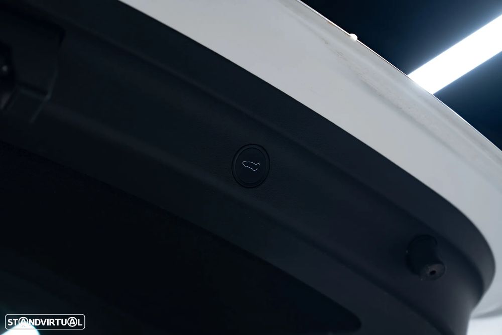 Tesla Model Y Long Range Dual Motor AWD - 15