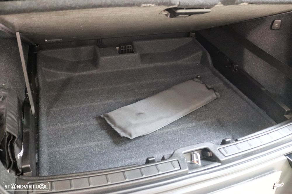 Volvo XC 40 1.5 T3 Tech Edition - 38