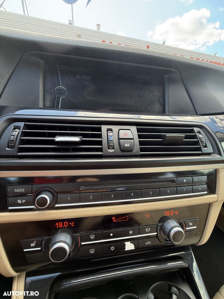 BMW Seria 5 520d Aut. - 32