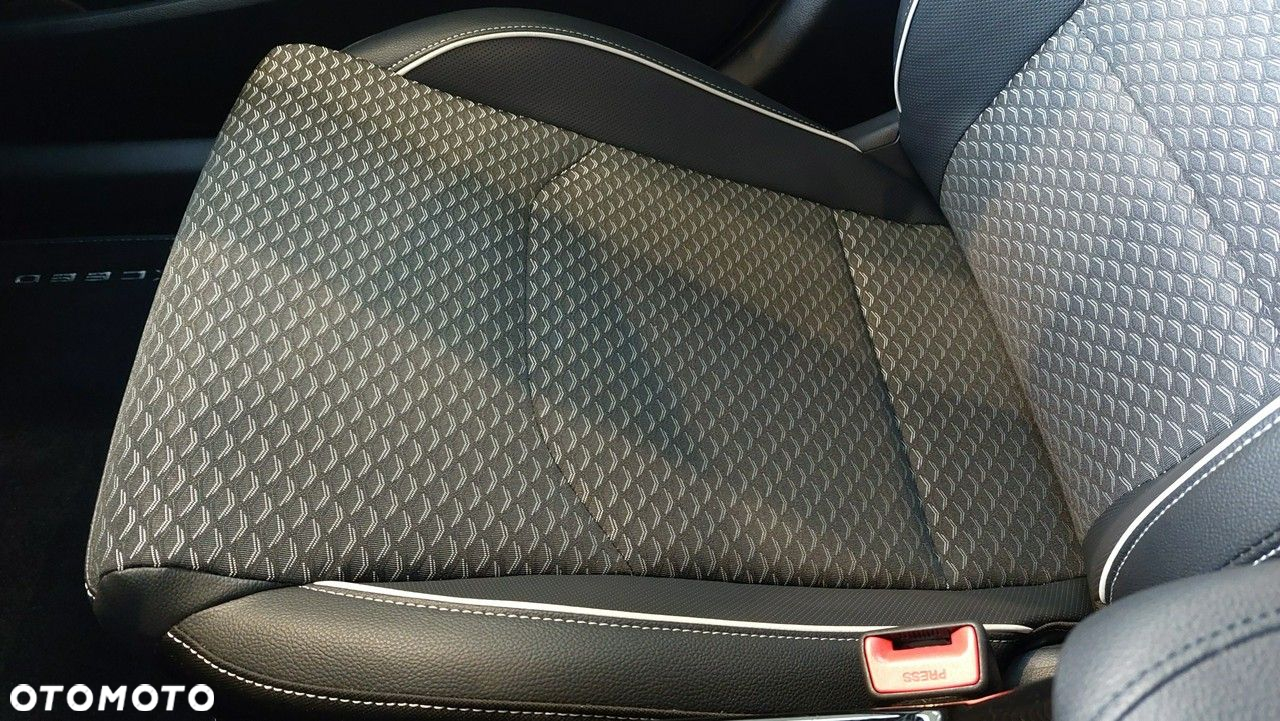 Kia XCeed - 12
