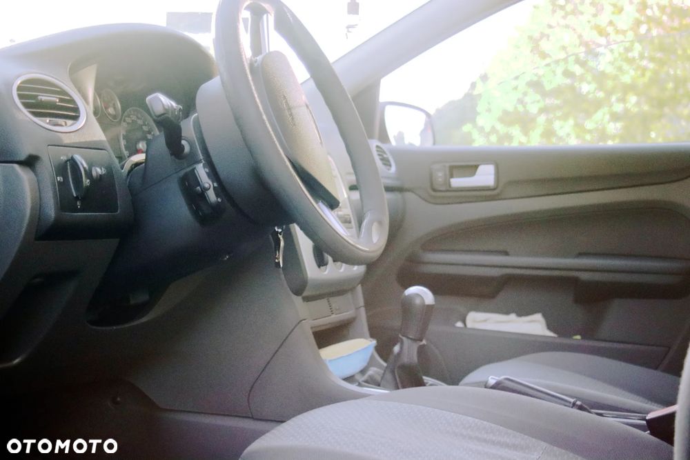Ford Focus 1.6 16V Ambiente - 10
