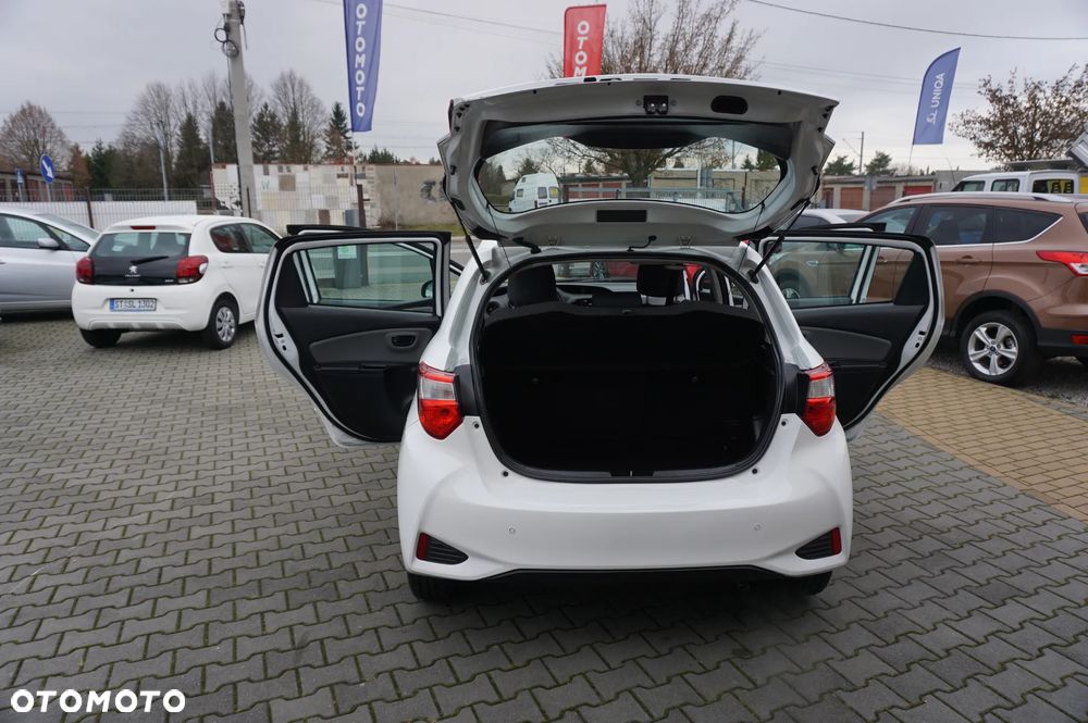 Toyota Yaris 1.0 VVT-i Team Deutschland - 16