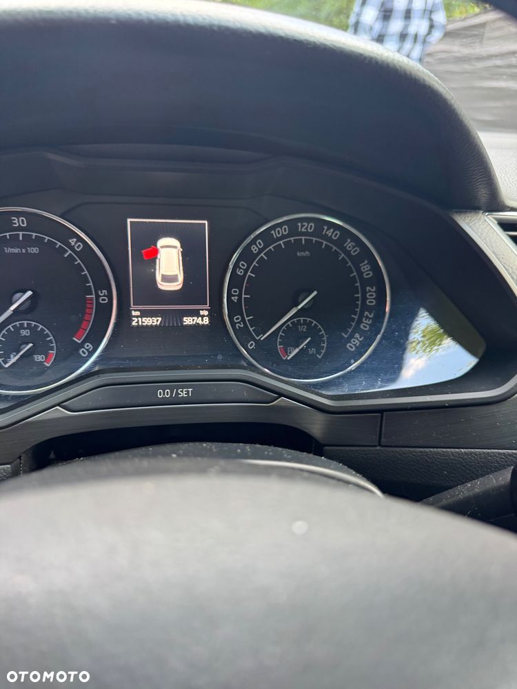 Skoda Superb 2.0 TDI L&K DSG - 29