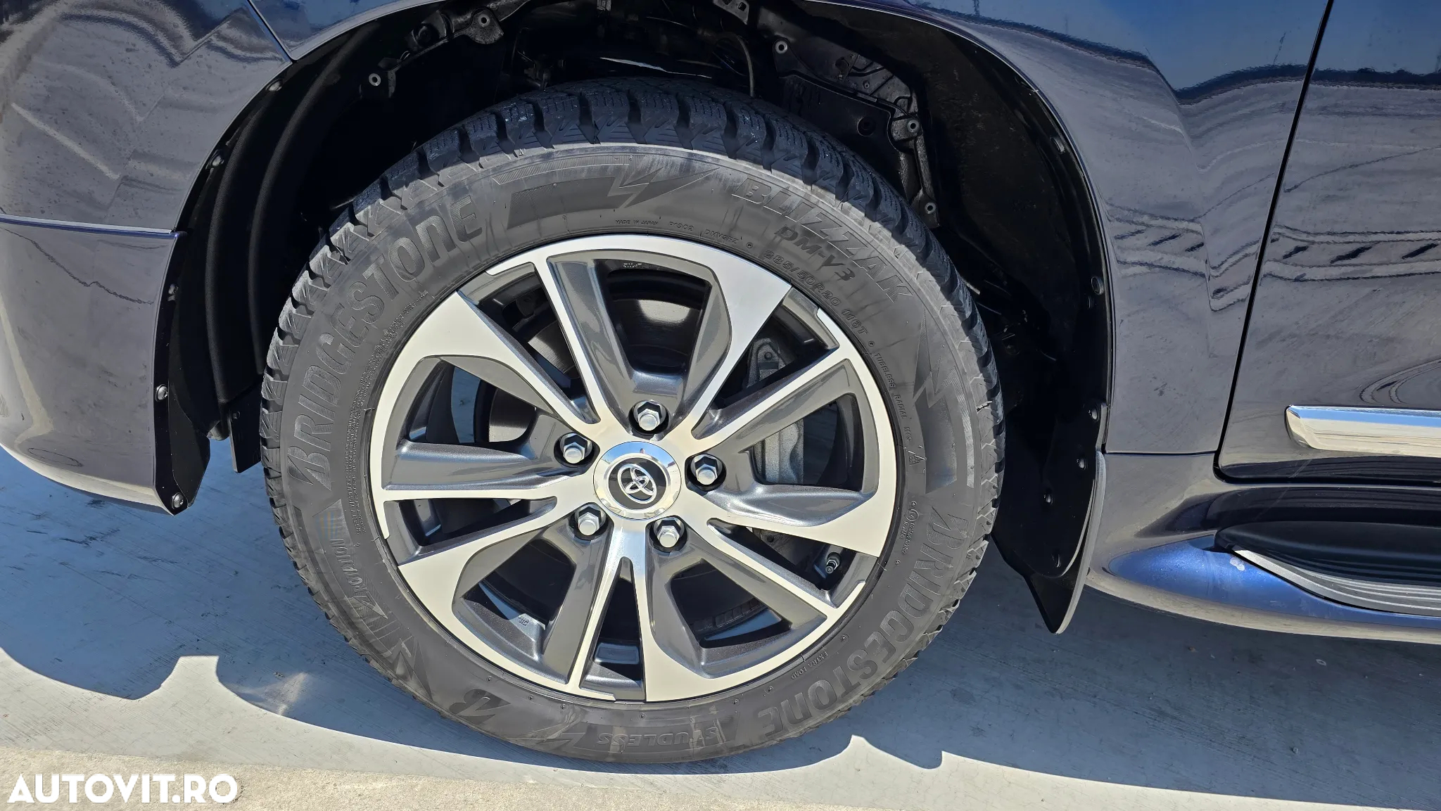 Toyota Land Cruiser - 22